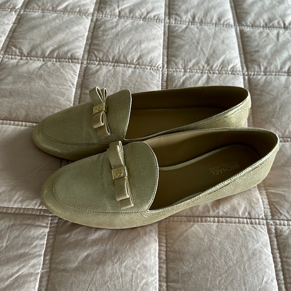Golden sparkly MK mocasíns
